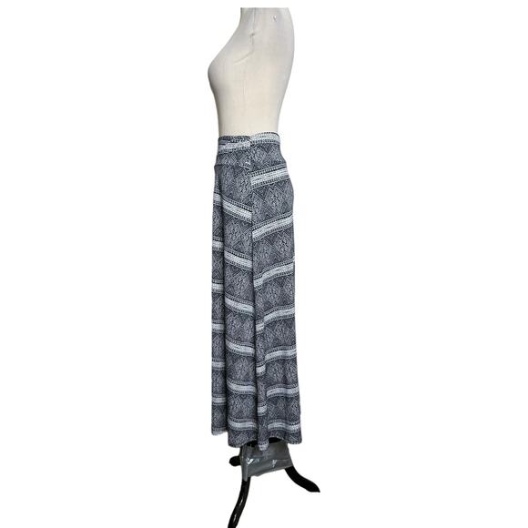 Donna Moore black white tribal print boho pull on maxi skirt size Medium - Picture 10 of 11